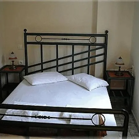 Apartment Constantinos *
